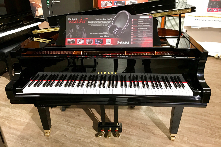 Yamaha-silent-piano-900x600